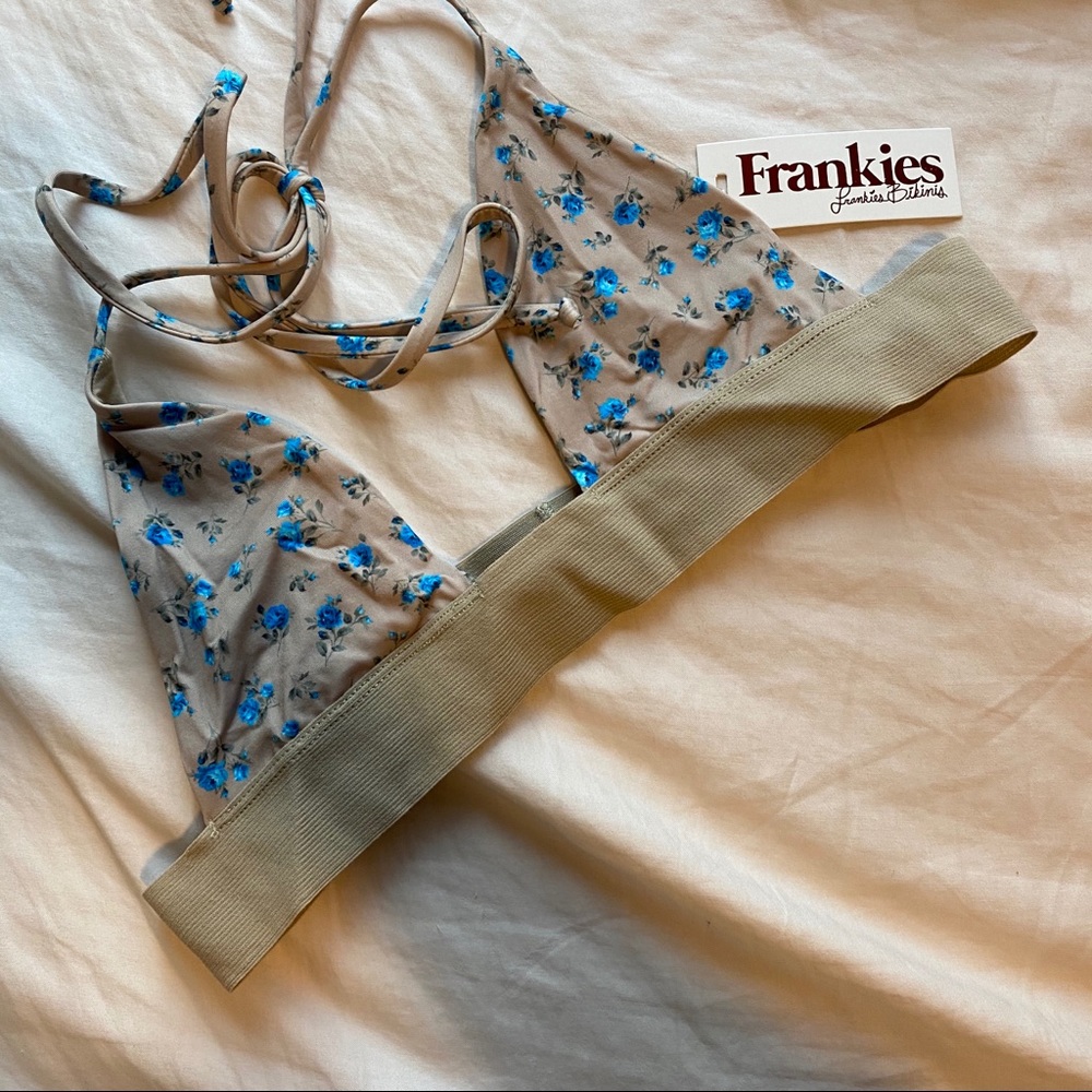 NWT frankies floral top
